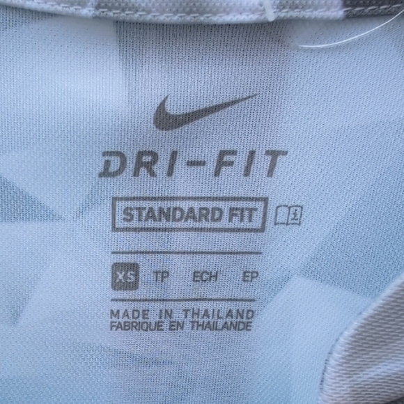 Nike White and Gray Geometric Sleeveless Top - Picture 3 of 5